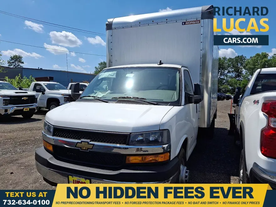2024 Chevrolet Express Cutaway 3500 photo 1