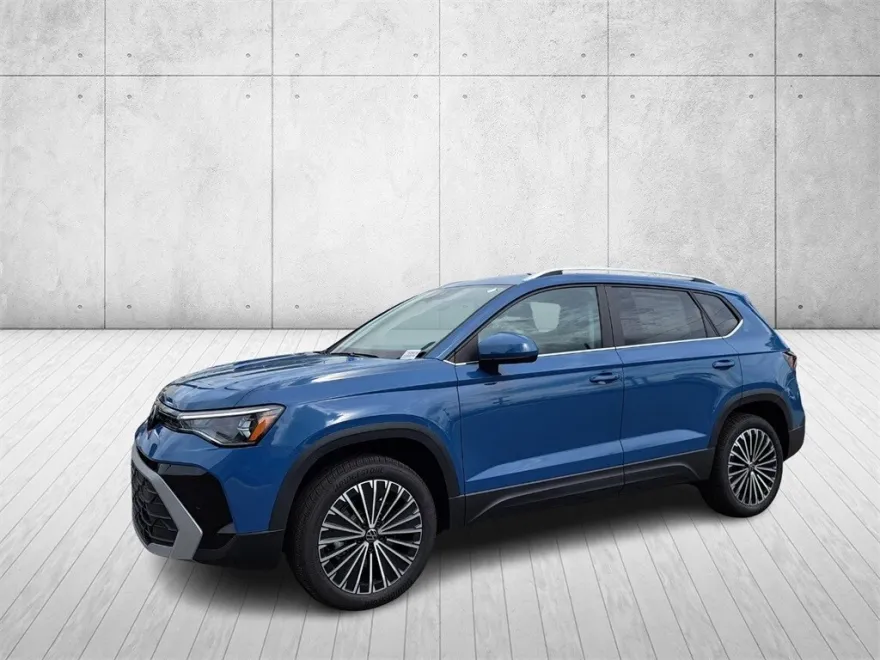 2025 Volkswagen Taos SE photo 1