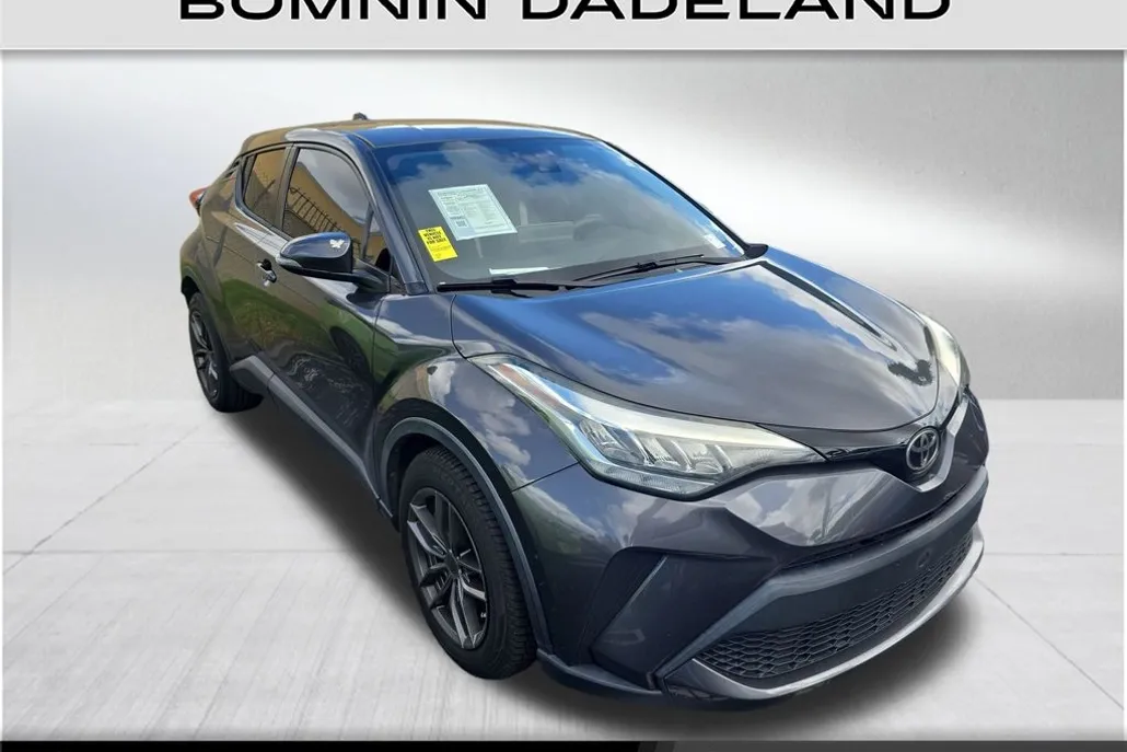 2020 Toyota C-HR LE photo 1