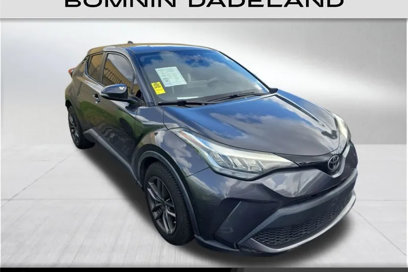 2020 Toyota C-HR LE photo 1