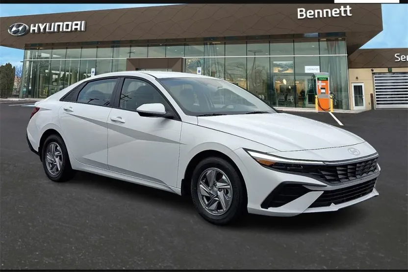 2025 Hyundai Elantra SE photo 1
