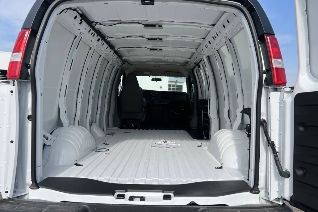 2025 Chevrolet Express Cargo 3500 photo 1