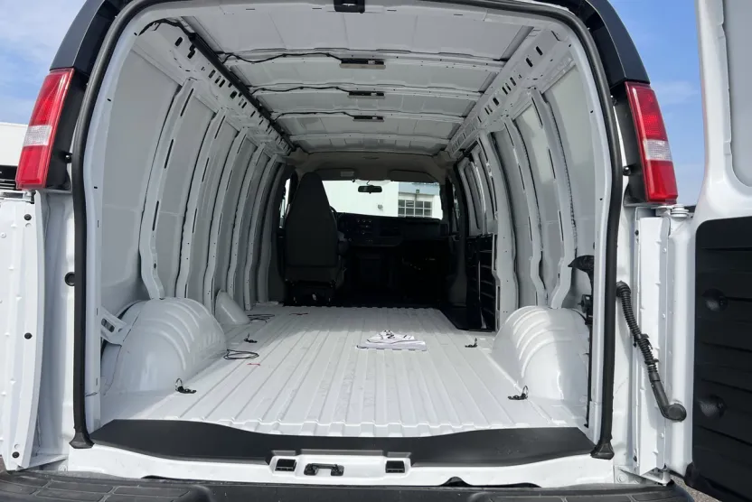 2025 Chevrolet Express Cargo 3500 photo 1