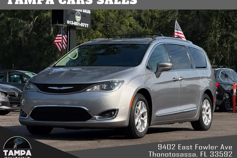 2017 Chrysler Pacifica Touring Plus photo 1