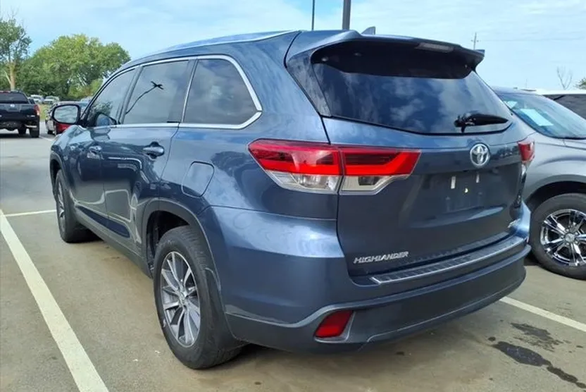 2019 Toyota Highlander XLE photo 1