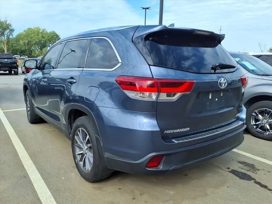 2019 Toyota Highlander XLE photo 1
