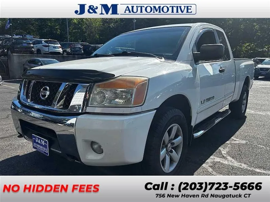 2011 Nissan Titan SV photo 1