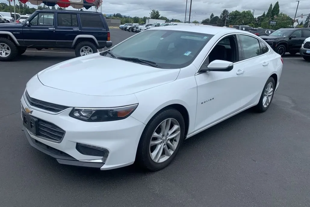 2018 Chevrolet Malibu 1LT photo 1