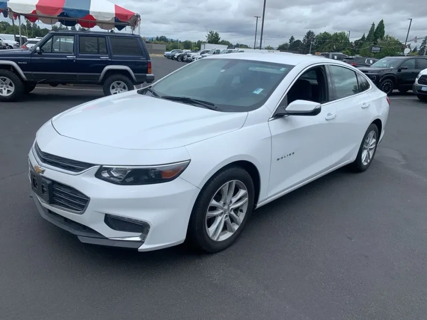 2018 Chevrolet Malibu 1LT photo 1