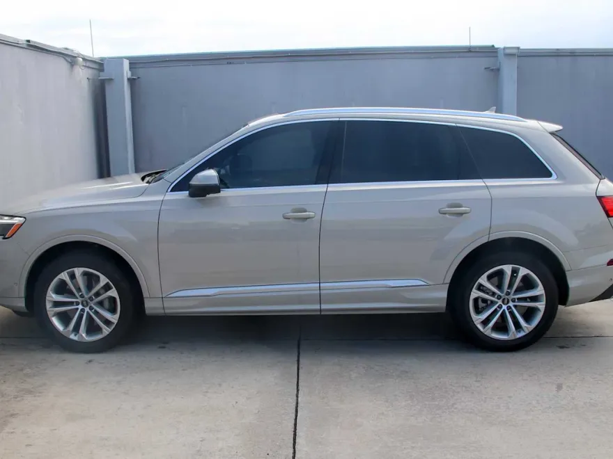 2025 Audi Q7 45 Premium Plus photo 2