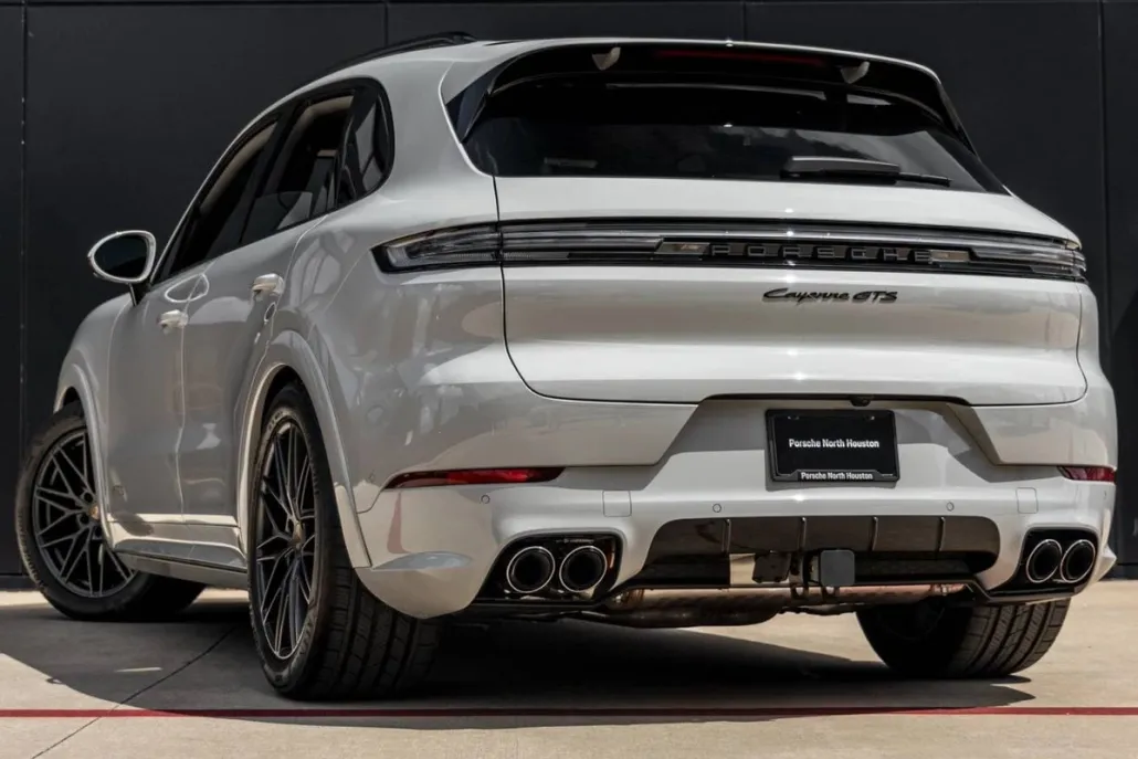 2025 Porsche Cayenne GTS photo 1