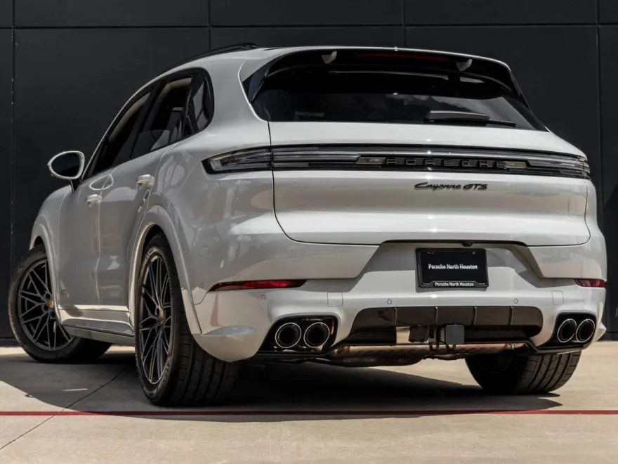 2025 Porsche Cayenne GTS photo 1