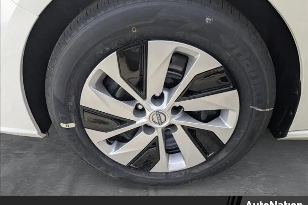 2025 Nissan Altima S photo 1