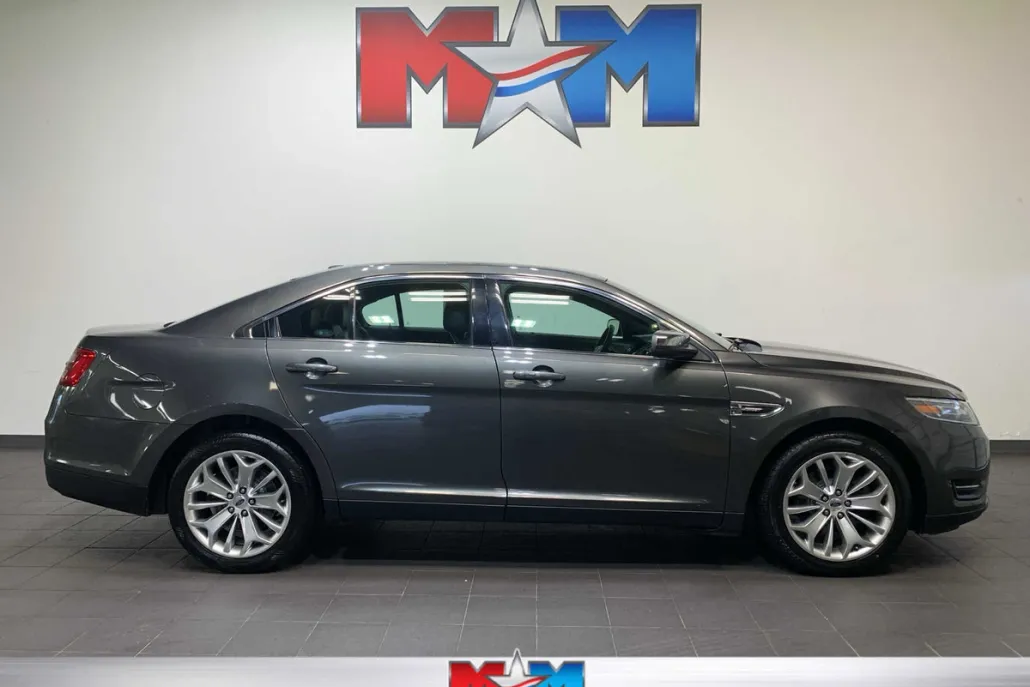 2019 Ford Taurus Limited photo 1