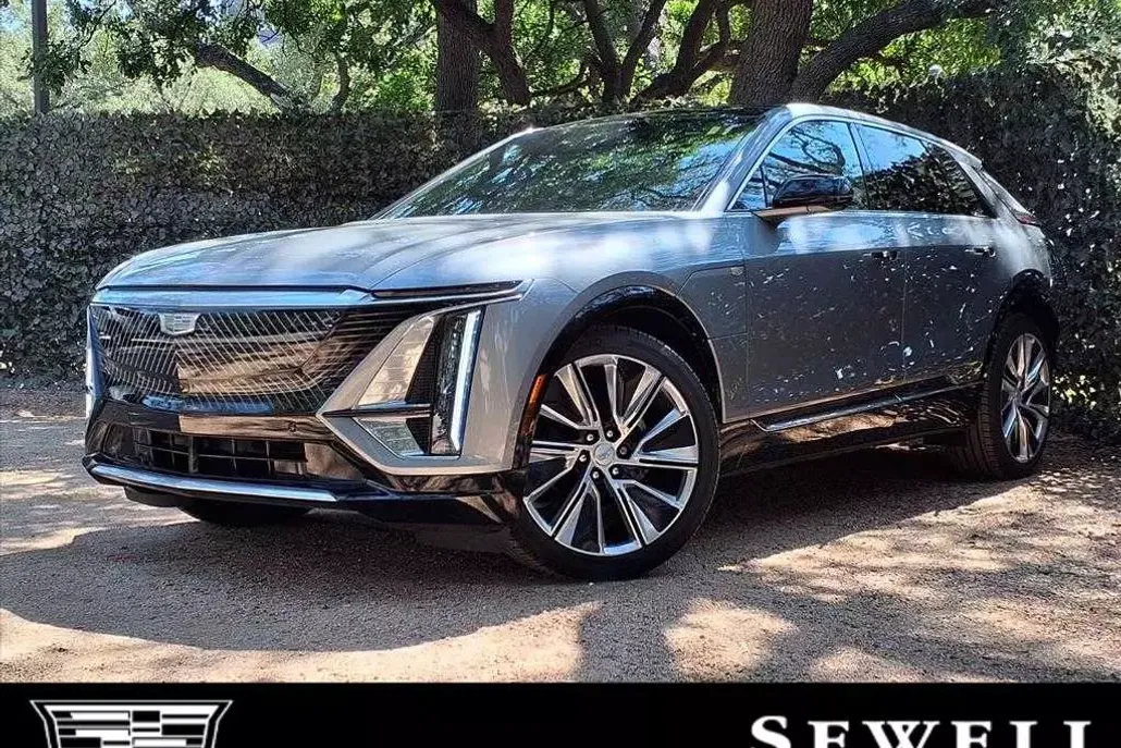 2024 Cadillac Lyriq Luxury photo 1