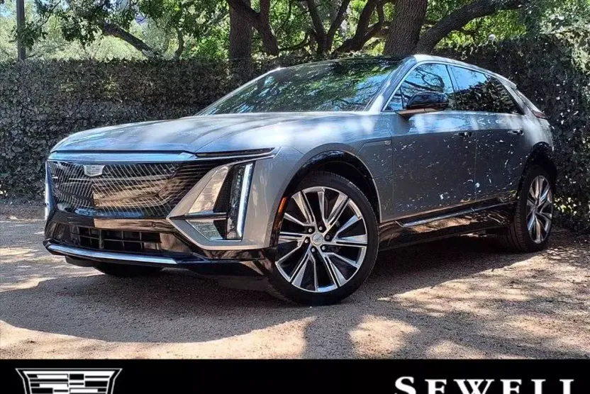 2024 Cadillac Lyriq Luxury photo 1