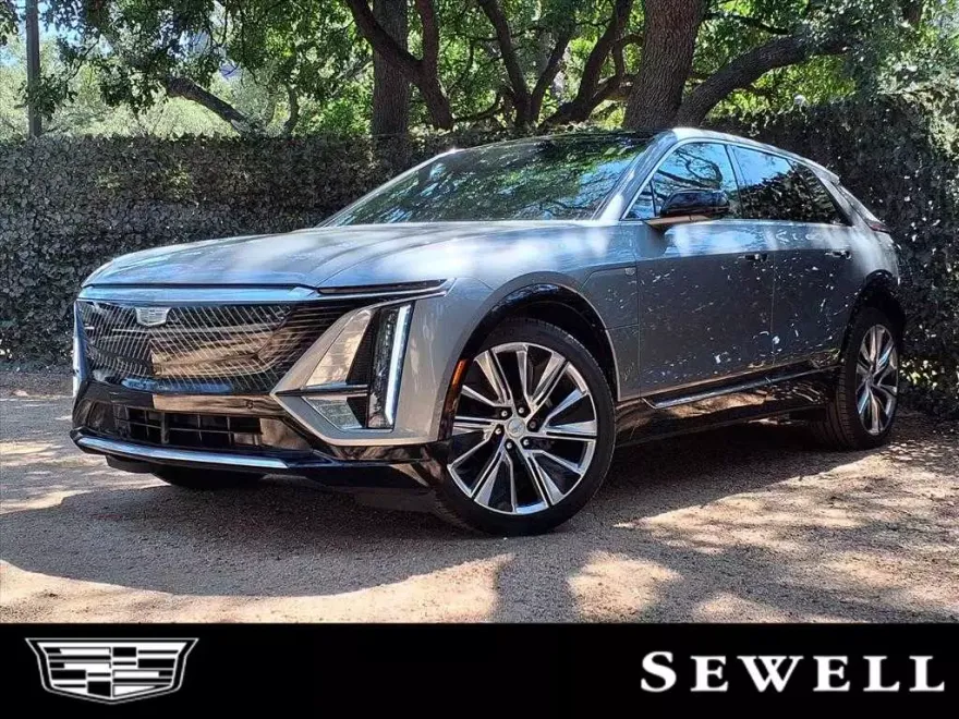 2024 Cadillac Lyriq Luxury photo 1