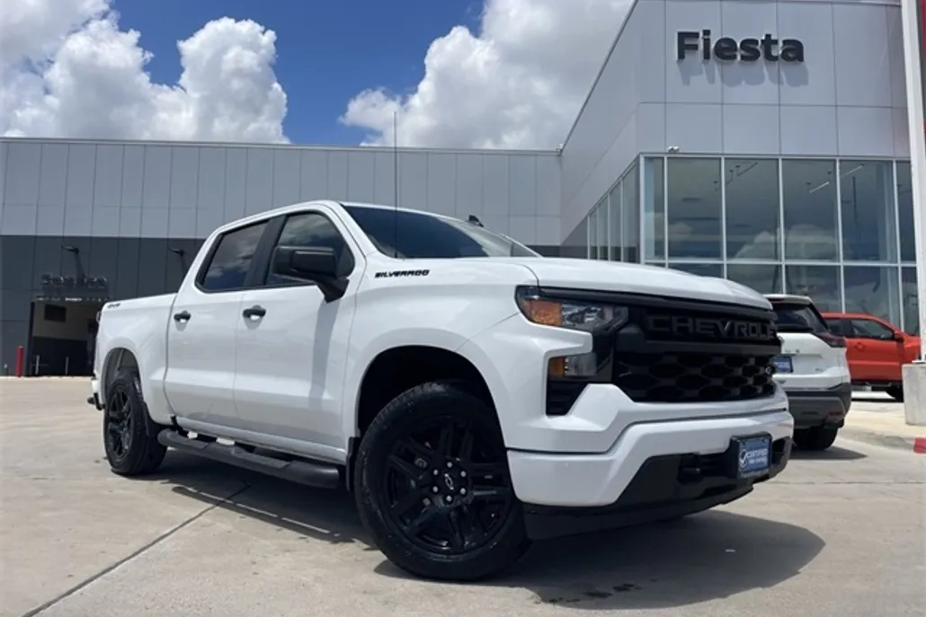 2024 Chevrolet Silverado 1500 Custom photo 1