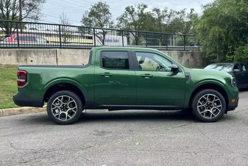 2025 Ford Maverick Lariat photo 1