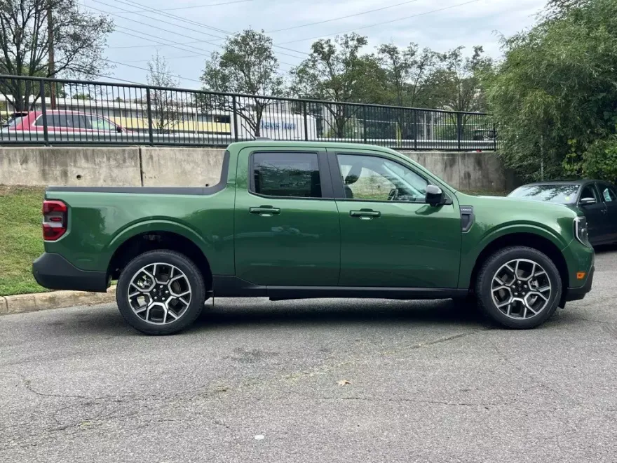 2025 Ford Maverick Lariat photo 1