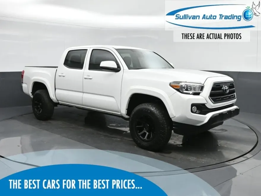 2017 Toyota Tacoma SR5 photo 1