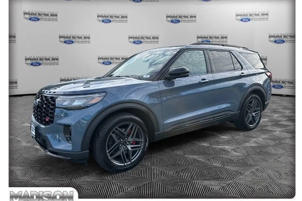 2025 Ford Explorer ST photo 1