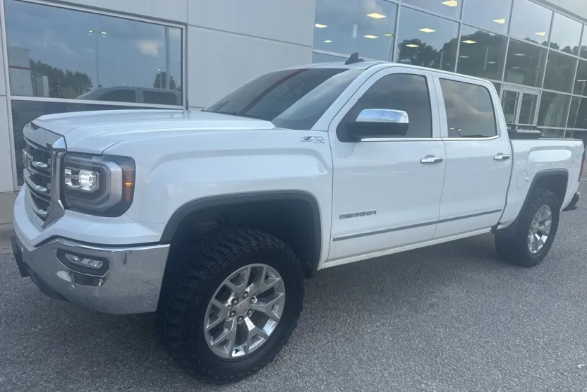 2017 Gmc Sierra 1500 SLT photo 1