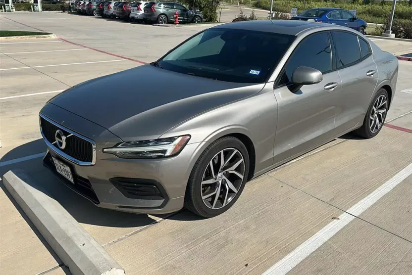 2019 Volvo S60 Momentum photo 1
