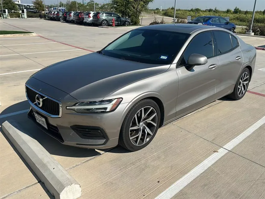 2019 Volvo S60 Momentum photo 1