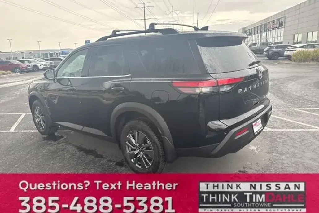 2025 Nissan Pathfinder SV photo 1