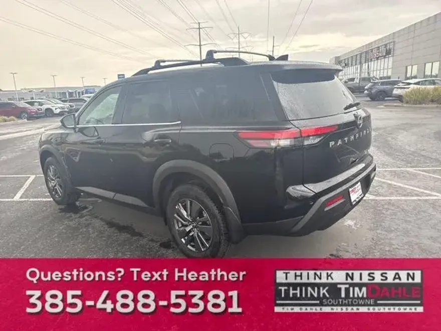 2025 Nissan Pathfinder SV photo 1