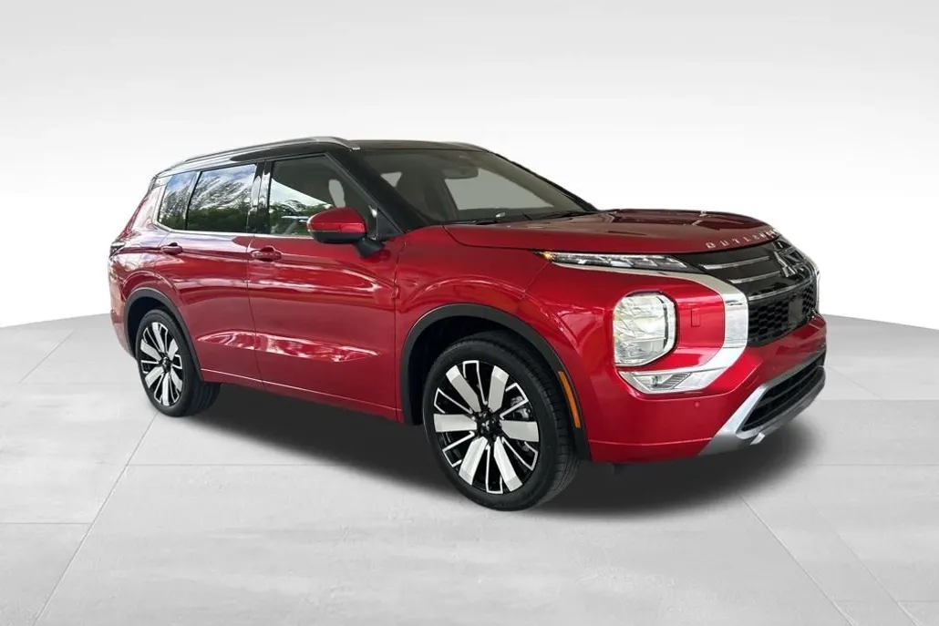 2025 Mitsubishi Outlander SEL photo 1
