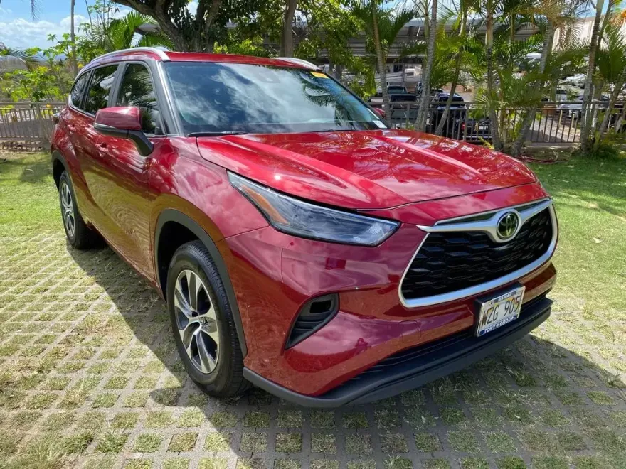 2023 Toyota Highlander XLE photo 1