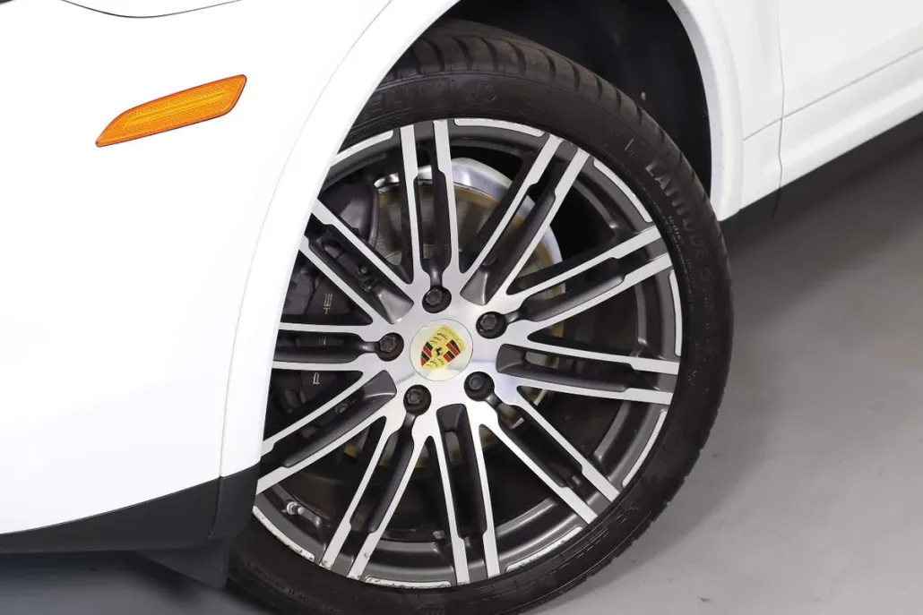 2017 Porsche Cayenne photo 1