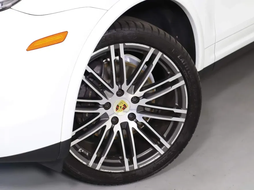 2017 Porsche Cayenne photo 1
