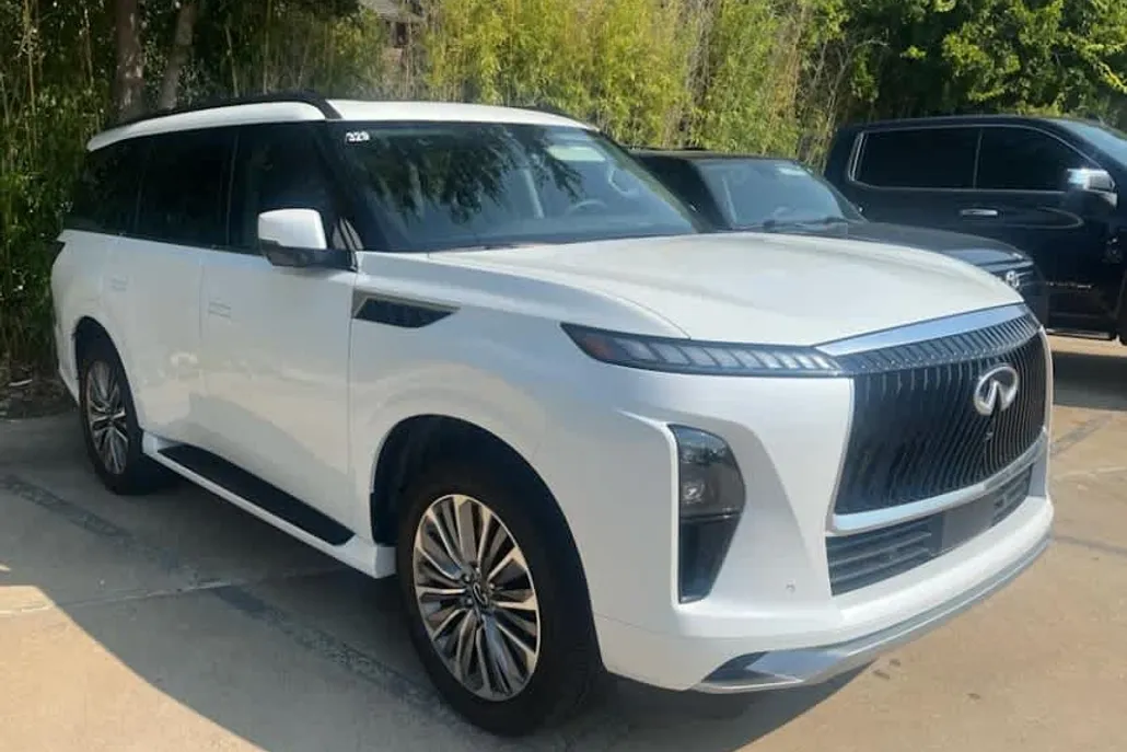 2025 Infiniti QX80 Luxe photo 1