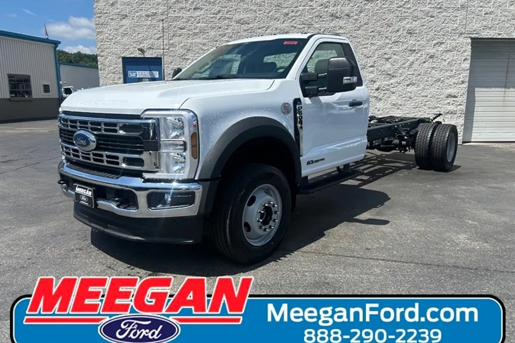 2025 Ford F-600 photo 1