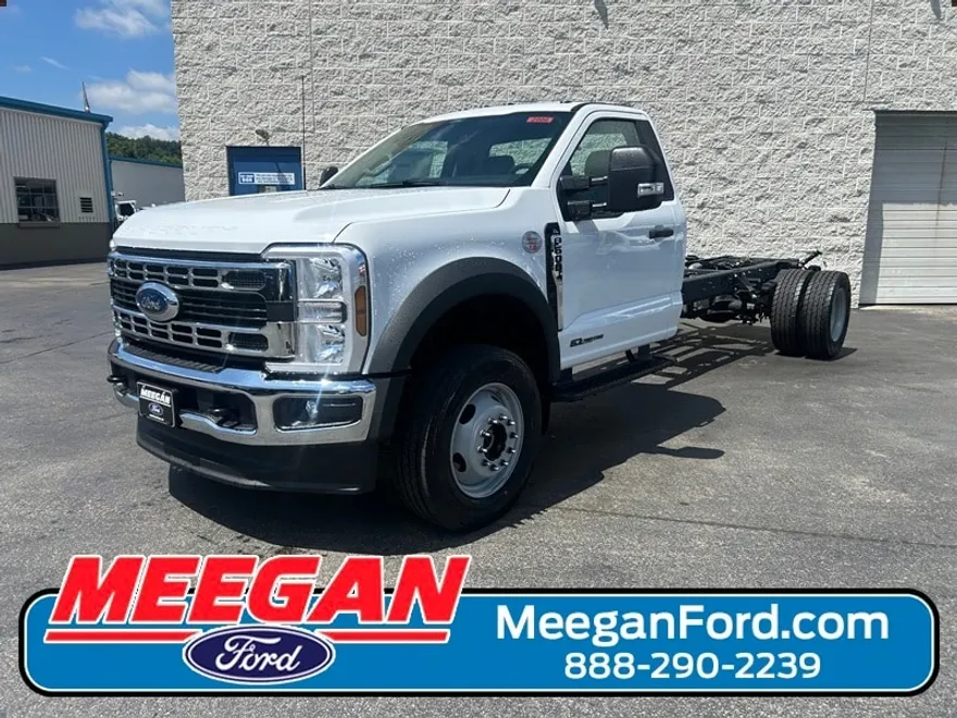 2025 Ford F-600 photo 1