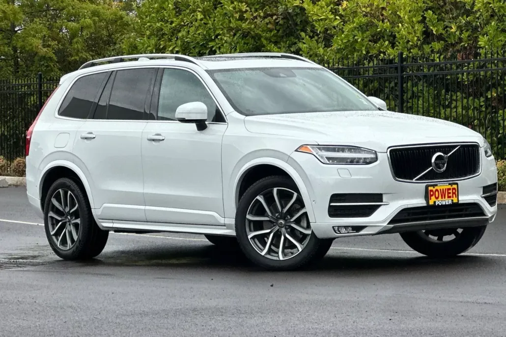 2019 Volvo XC90 T5 Momentum photo 1