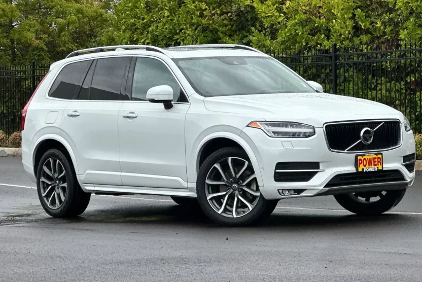 2019 Volvo XC90 T5 Momentum photo 1