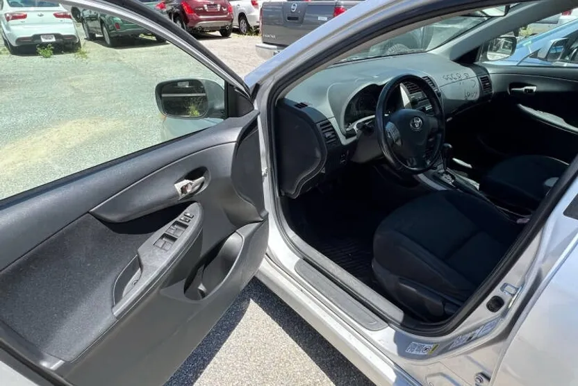 2009 Toyota Corolla S photo 1