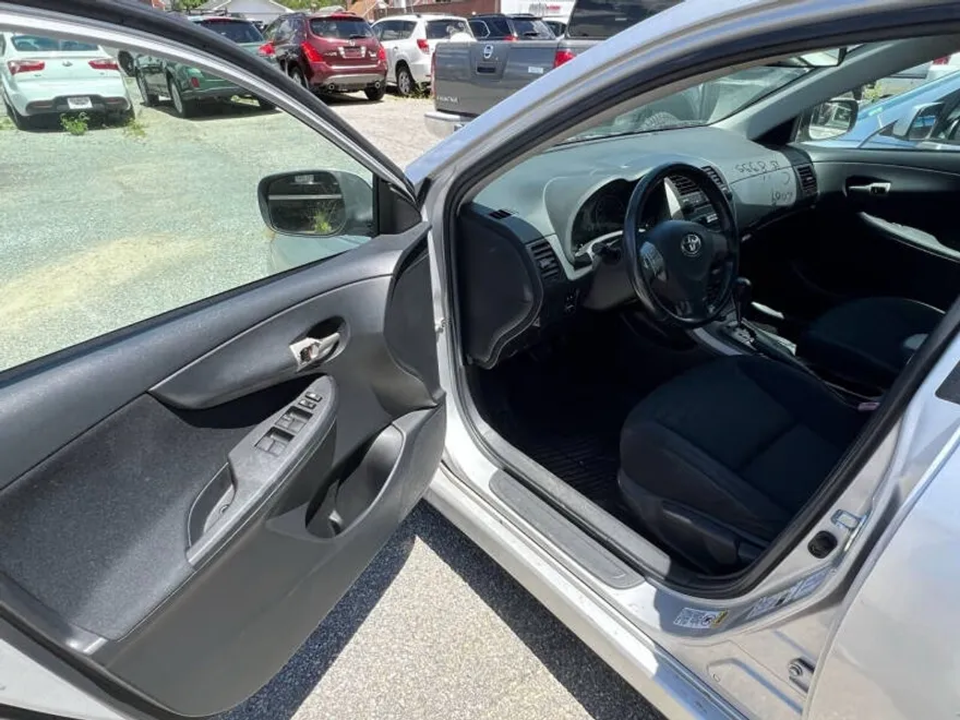 2009 Toyota Corolla S photo 1