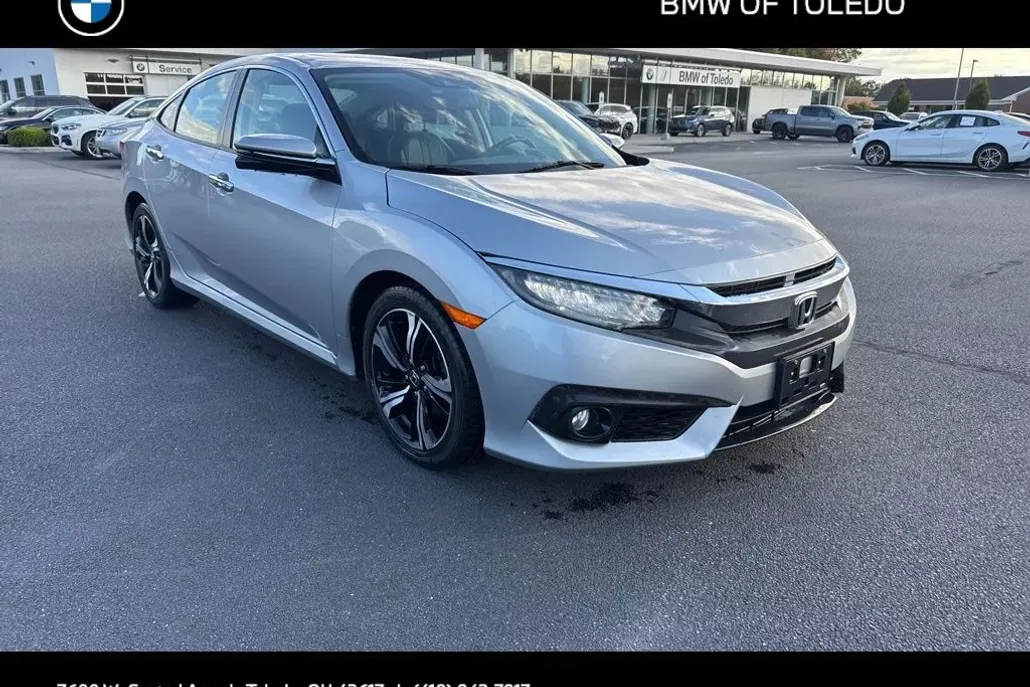 2016 Honda Civic Touring photo 1