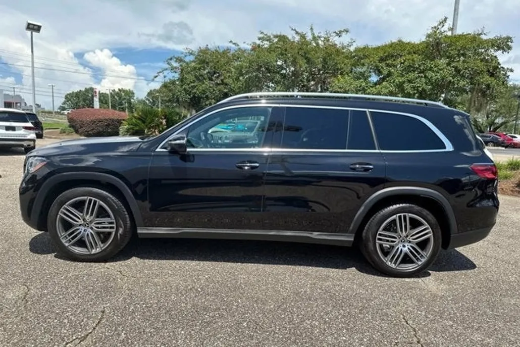 2025 Mercedes Benz GLS 450 4MATIC photo 1