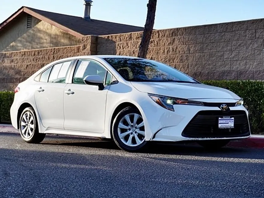 2024 Toyota Corolla LE photo 1