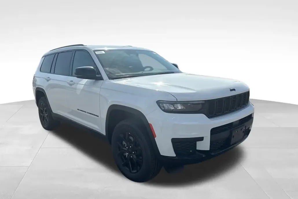 2025 Jeep Grand Cherokee Altitude photo 1