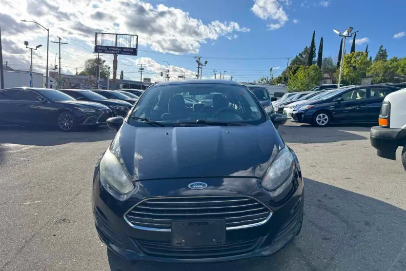 2015 Ford Fiesta S photo 1