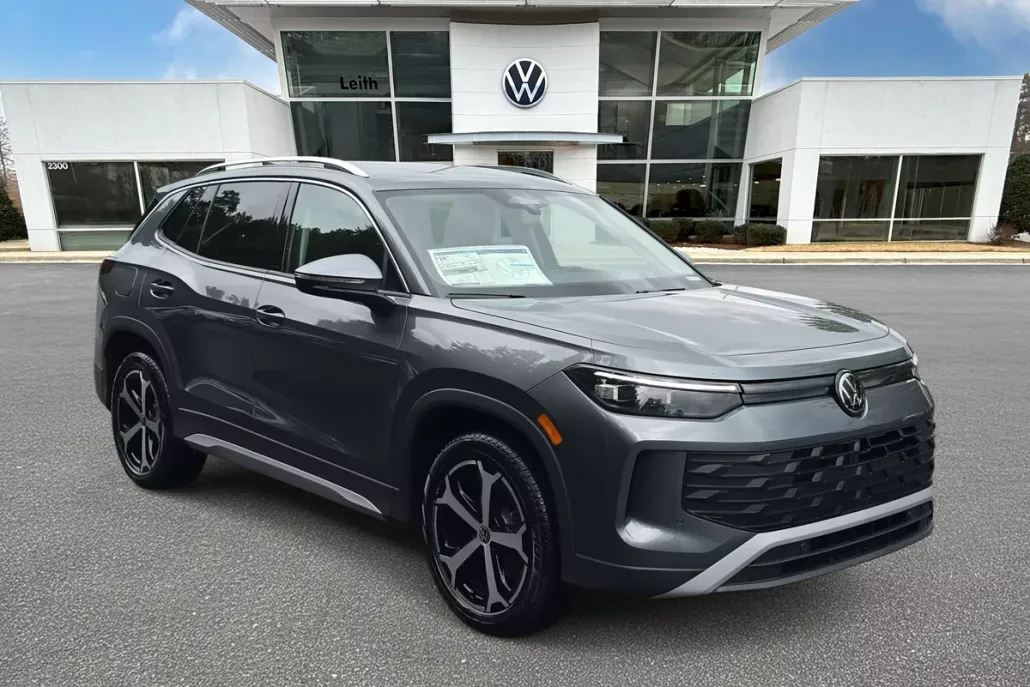 2025 Volkswagen Tiguan SE photo 1