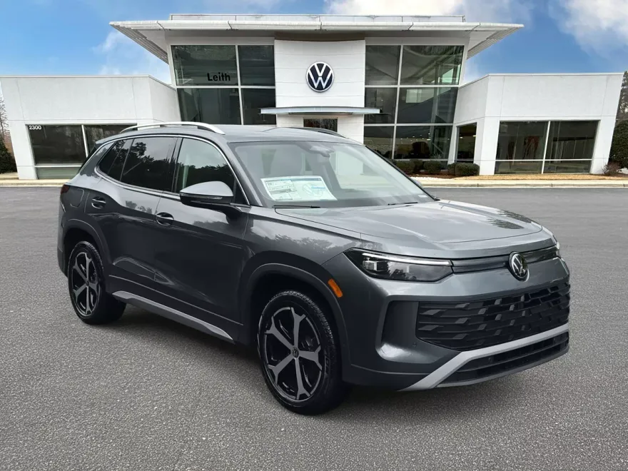 2025 Volkswagen Tiguan SE photo 1