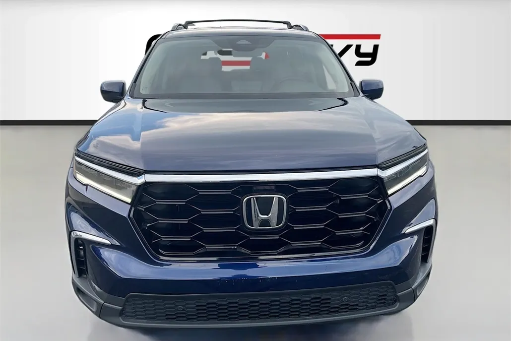 2023 Honda Pilot Touring photo 1